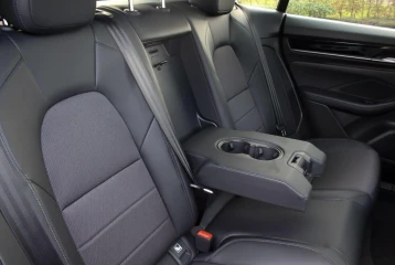 Porsche Macan , 2025