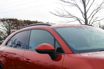 Porsche Macan , 2025