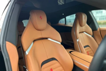 Ferrari Purosangue , 2024