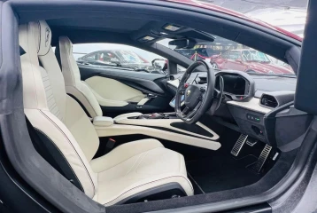 Lamborghini Revuelto , 2024