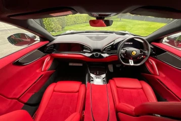 Ferrari Purosangue , 2023