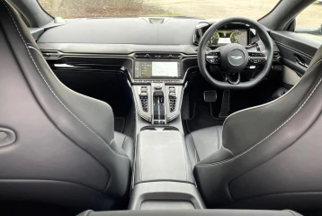 Aston Martin Vantage V8, 2024