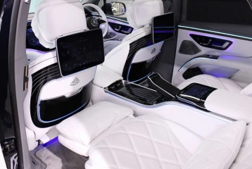 Mercedes EQS SUV Maybach 680, 2024