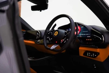 Ferrari Purosangue , 2025