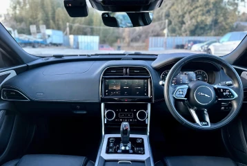 Jaguar XE P250 R-Dynamic SE, 2023