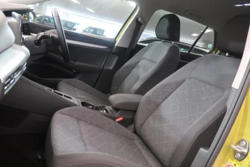 Volkswagen Golf 1.0 eTSI Active, 2022