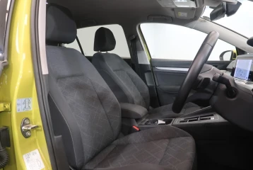 Volkswagen Golf 1.0 eTSI Active, 2022