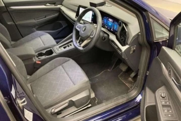 Volkswagen Golf 1.0 eTSI Active, 2022