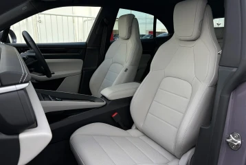 Porsche Macan , 2025