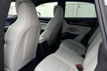 Porsche Macan , 2025