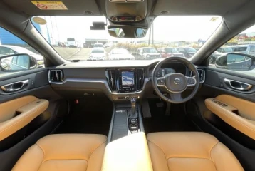 Volvo T4 Momentum, 2021