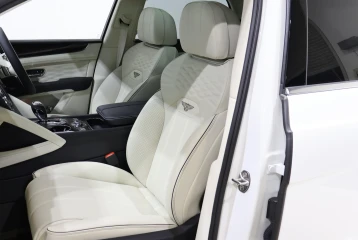 Bentley Bentayga Azure, 2025