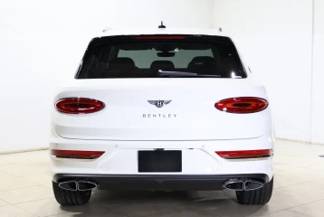 Bentley Bentayga Azure, 2025