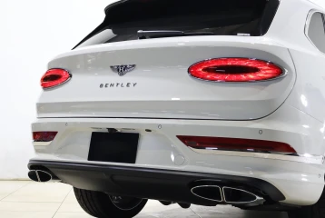 Bentley Bentayga Azure, 2025