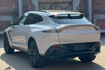 Aston Martin DBX Base, 2024