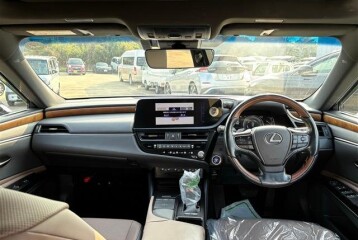 Lexus ES 300h, 2022