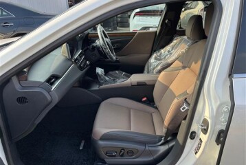 Lexus ES 300h, 2022