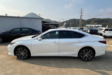 Lexus ES 300h, 2022