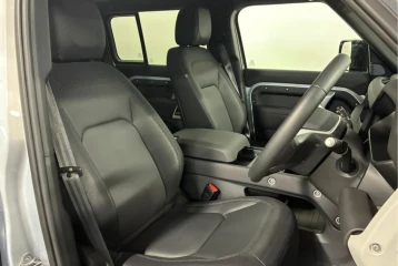 Land Rover Defender D300 X-Dynamic SE, 2024