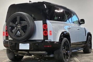 Land Rover Defender D300 X-Dynamic SE, 2024