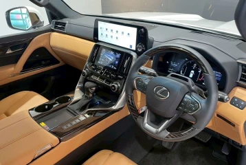 Lexus LX 600 7-seater, 2025