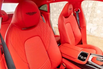 Aston Martin DBX Base, 2024