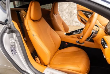 Aston Martin DB12 , 2024