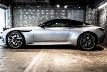 Aston Martin DB12 , 2024