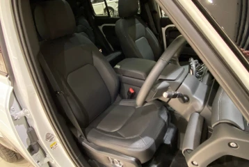 Land Rover Defender D300 X-Dynamic SE, 2024