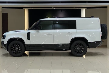 Land Rover Defender D300 X-Dynamic SE, 2024