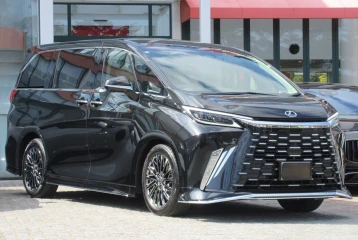 Lexus LM 500h Version L, 2025