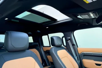 Land Rover Defender D300 X-Dynamic HSE, 2024