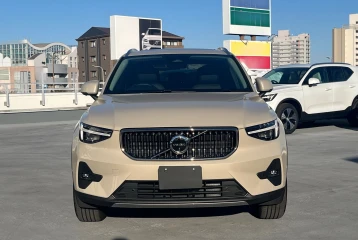 Volvo XC40 Plus B3, 2025