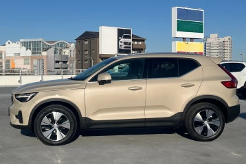 Volvo XC40 Plus B3, 2025