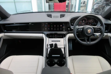 Porsche Panamera PDK, 2025