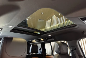 Land Rover Defender D300 X-Dynamic HSE, 2024