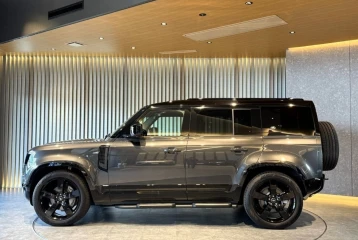 Land Rover Defender D300 X-Dynamic HSE, 2024