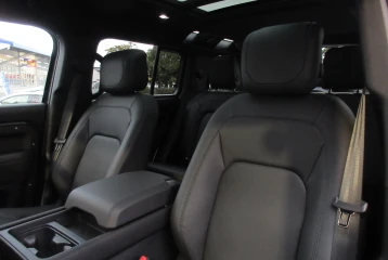 Land Rover Defender V8 P525, 2024