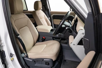 Land Rover Defender D300 S, 2023