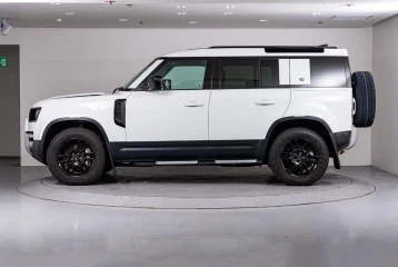 Land Rover Defender D300 S, 2023