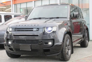 Land Rover Defender V8 P525, 2024