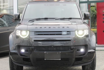 Land Rover Defender V8 P525, 2024