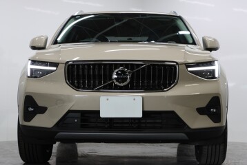 Volvo XC40 Plus B3, 2025