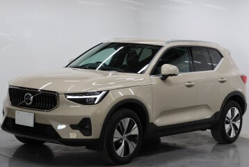 Volvo XC40 Plus B3, 2025