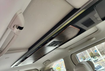 Lexus LM 500h Version L, 2025