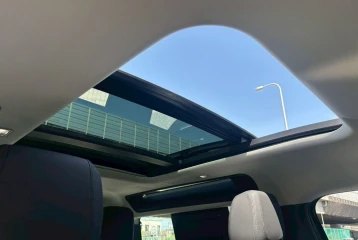 Land Rover Defender P300 SE, 2023