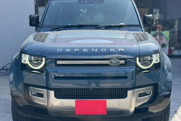 Land Rover Defender P300 SE, 2023