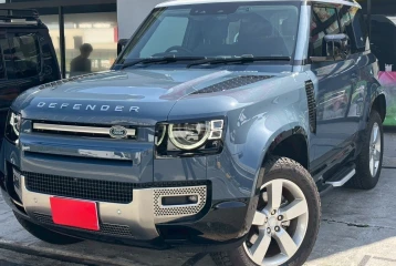 Land Rover Defender P300 SE, 2023