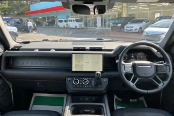 Land Rover Defender D300 X-Dynamic HSE, 2024
