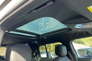 Land Rover Defender D300 X-Dynamic HSE, 2024